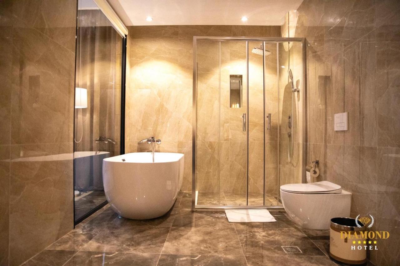 Hotel Diamond Prishtina Pristina Exteriör bild Bathroom