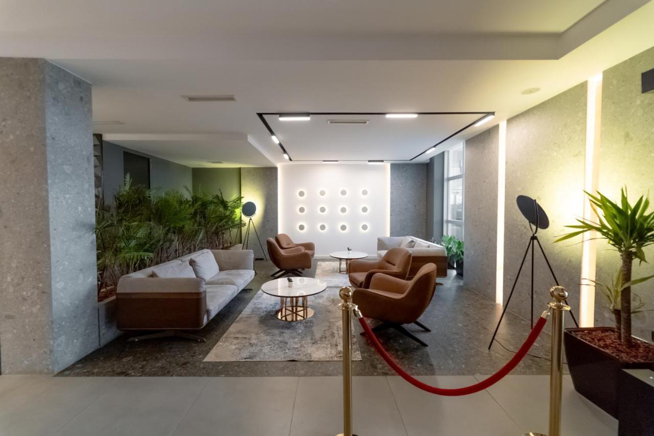 Hotel Diamond Prishtina Pristina Exteriör bild Lobby