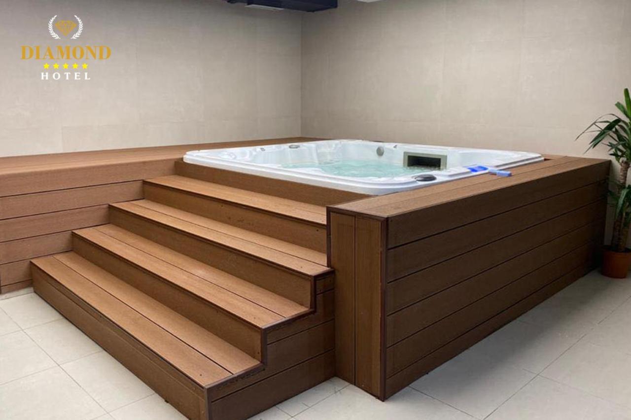 Hotel Diamond Prishtina Pristina Exteriör bild A hot tub