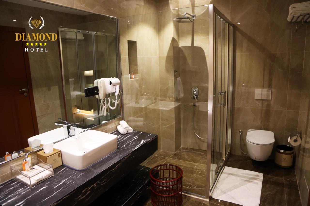 Hotel Diamond Prishtina Pristina Exteriör bild Diamond Hotel, Bathroom