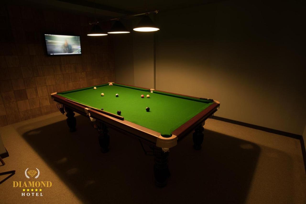 Hotel Diamond Prishtina Pristina Exteriör bild A pool table